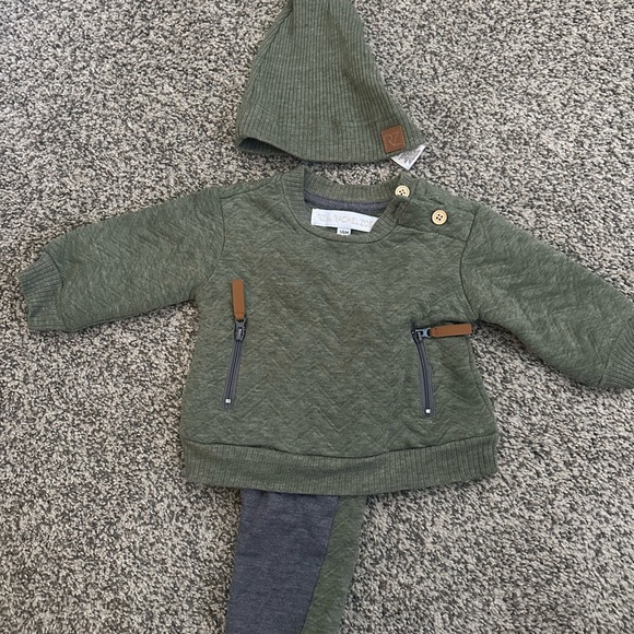 Boys lot 3 to 6 months clothes lightly used. Pet friendly. - Picture 3 of 8